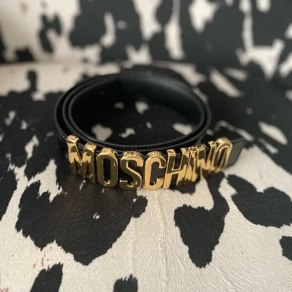 Moschino display picture 2